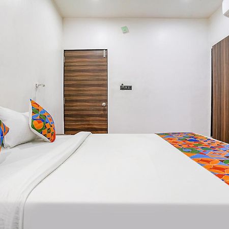 Fabhotel Lotus I Surat Exteriör bild